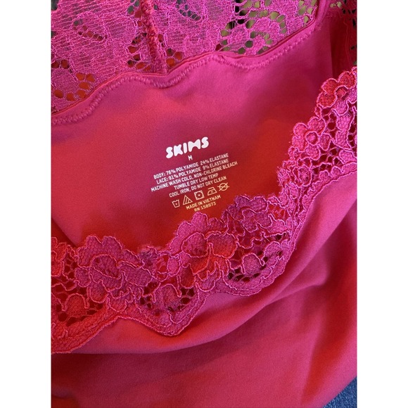 NEW SKIMS Fits Everybody Lace Cami Thong Bodysuit‎ Neon Rose Pink Sold Out MED - Picture 7 of 7